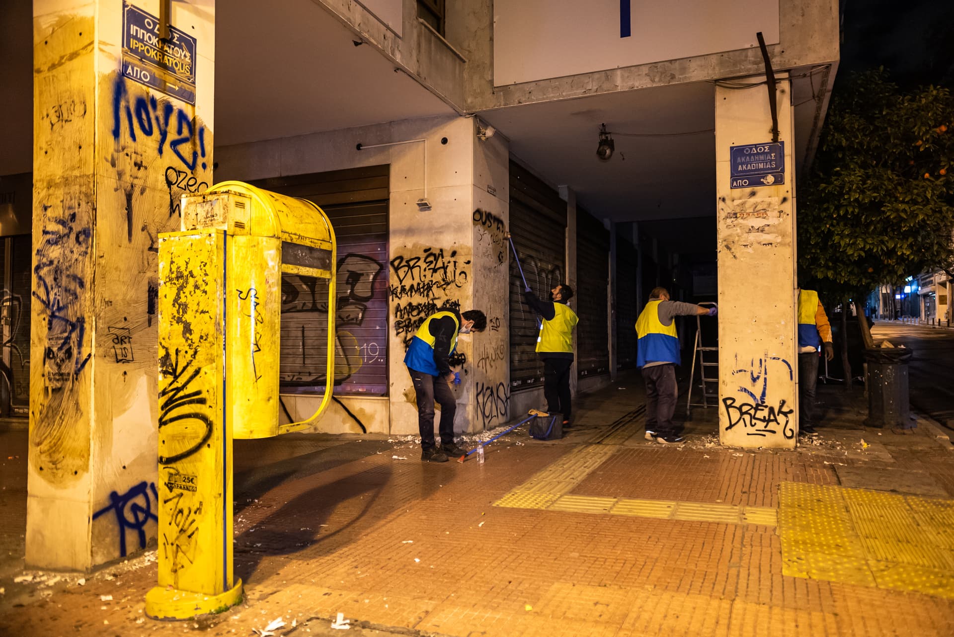 The Hellenic Initiative Joins in Fight Against Graffiti in Athens - The ...